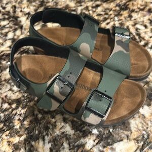 Kids Birkenstocks size 33